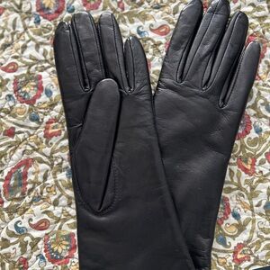 Black leather gloves cashmere lined Size medium NWT invisible touchscreen tech